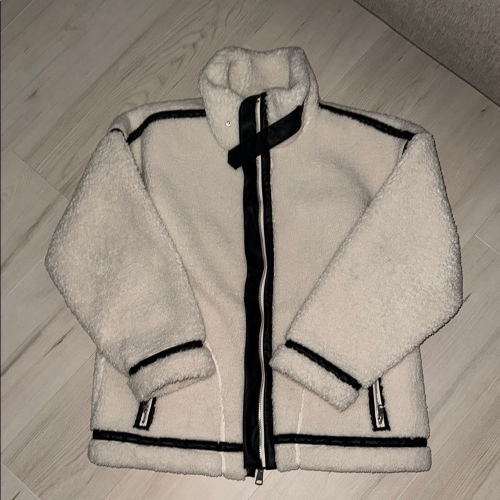 Abercrombie & Fitch Oversized Sherpa Jacket
